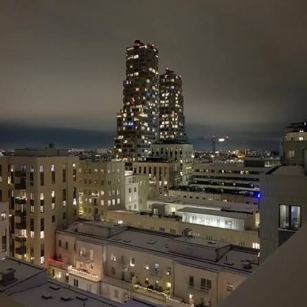 Mycket fin lägenhet i fantastiska Hagastaden med stor balkong och tillgång till två fantastiska takterrasser! 